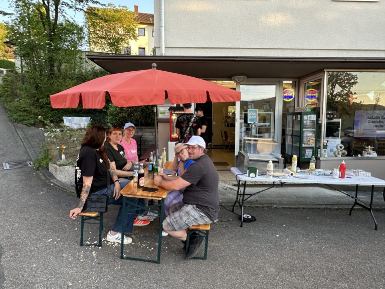 Zuwachs für unsere Sitzplätze – eine weitere Biergarnitur dank Cherifa!