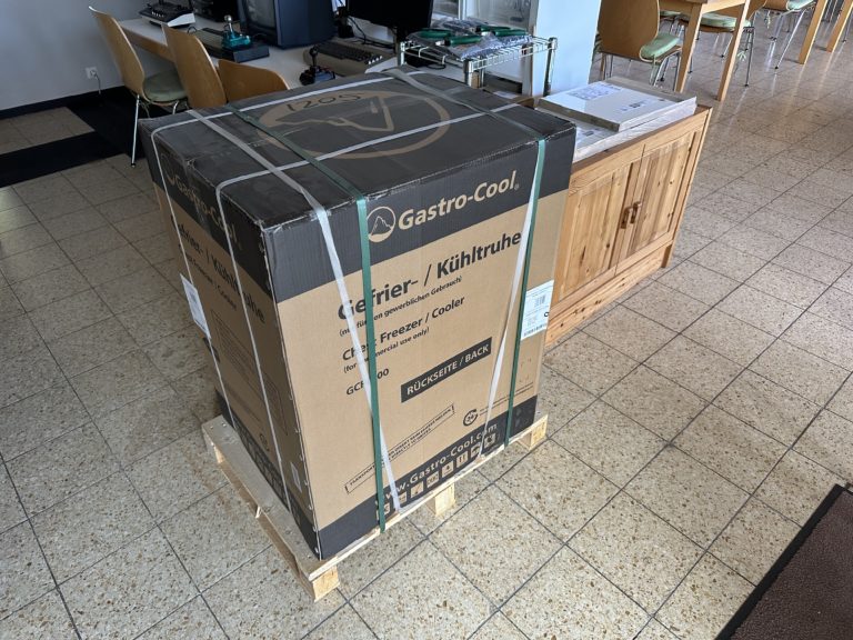 Unsere neue Eistruhe ist da – Eisgenuss im Bürgerforum! 🍦