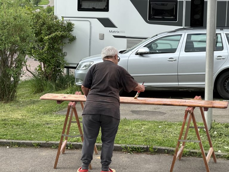 Unsere Biertischgarnituren erstrahlen bald in neuem Glanz!
