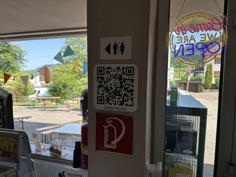 Nie wieder lange suchen – neue Toiletten-Hinweisschilder im Bürgerforum
