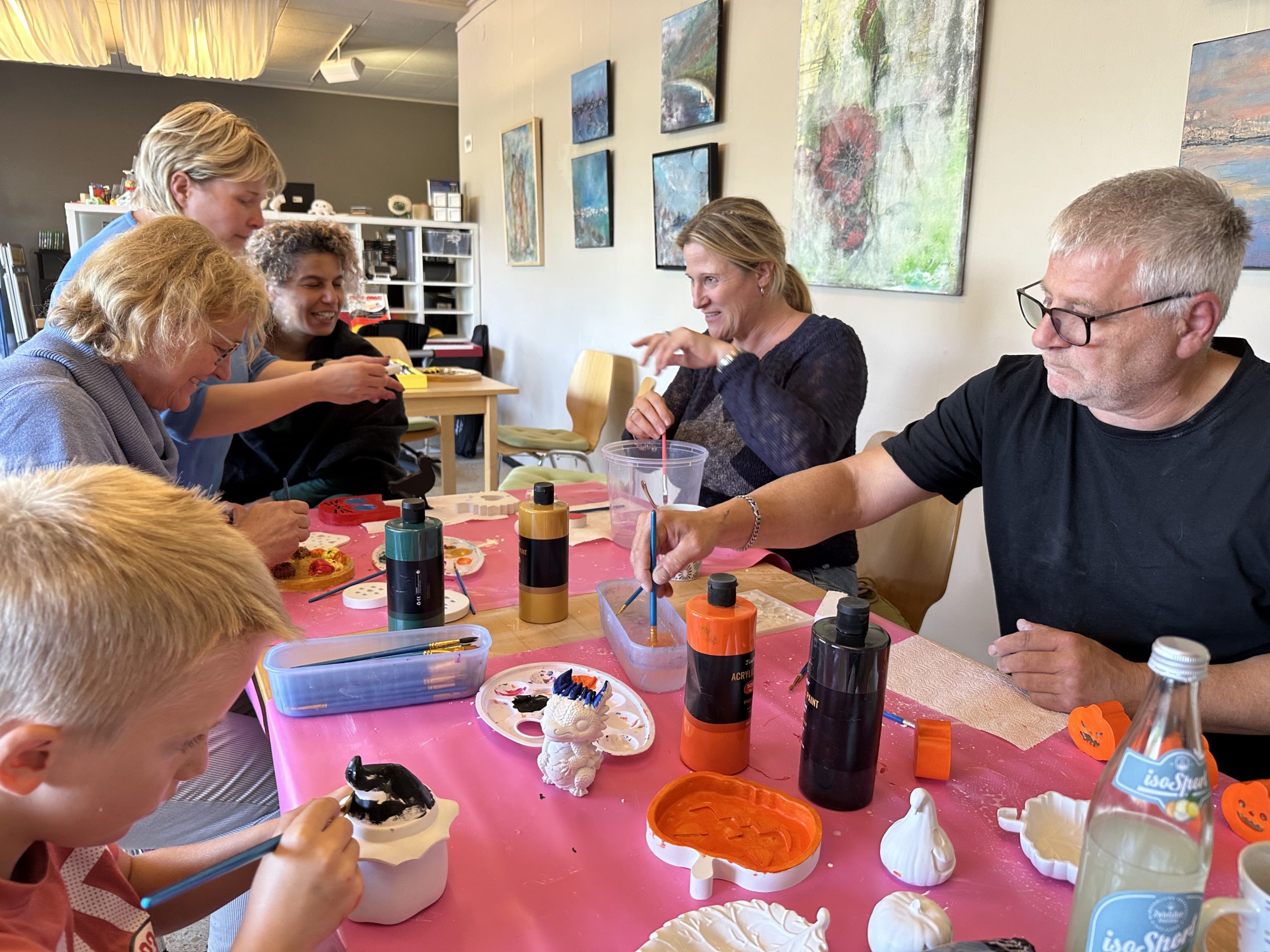Workshop: Keramikgießen und Bemalen