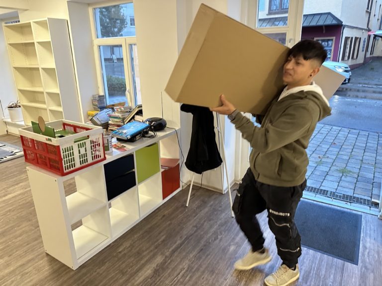 Große IKEA-Lieferung fürs Bürgerforum Ortsmitte angekommen