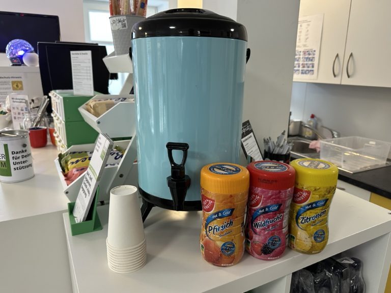 Niemand soll durstig bleiben – neue Wasserspender im Bürgerforum 