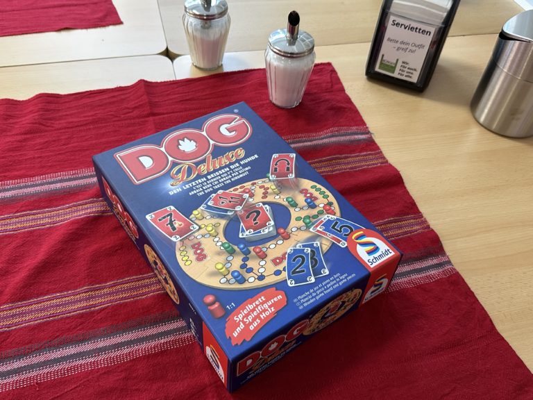 Neues Spiel im Bürgerforum Ortsmitte: „DOG Deluxe“ – Teamgeist, Taktik und jede Menge Spaß