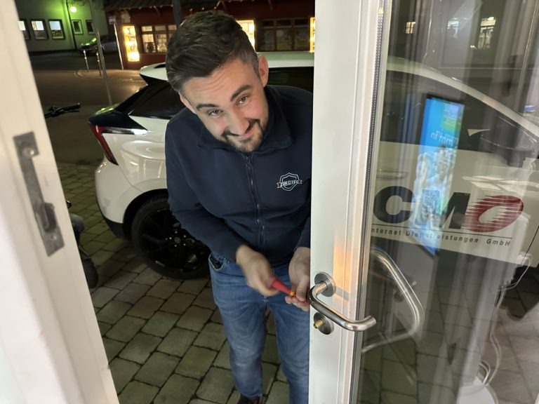 Neues Zutrittssystem in der Ortsmitte installiert